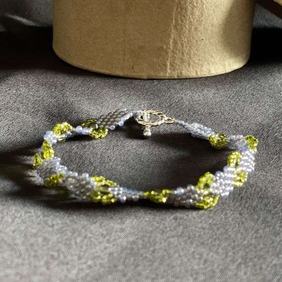 Handmade glass beaded bracelet - Picture 3 of 3